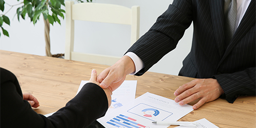 お客様の連絡を受け、当事務所からご契約に伺います